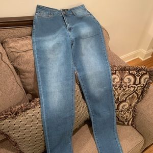 Skinny high waisted jeans